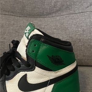 Pine green Jordan 1s size 6.5y (women’s 8)